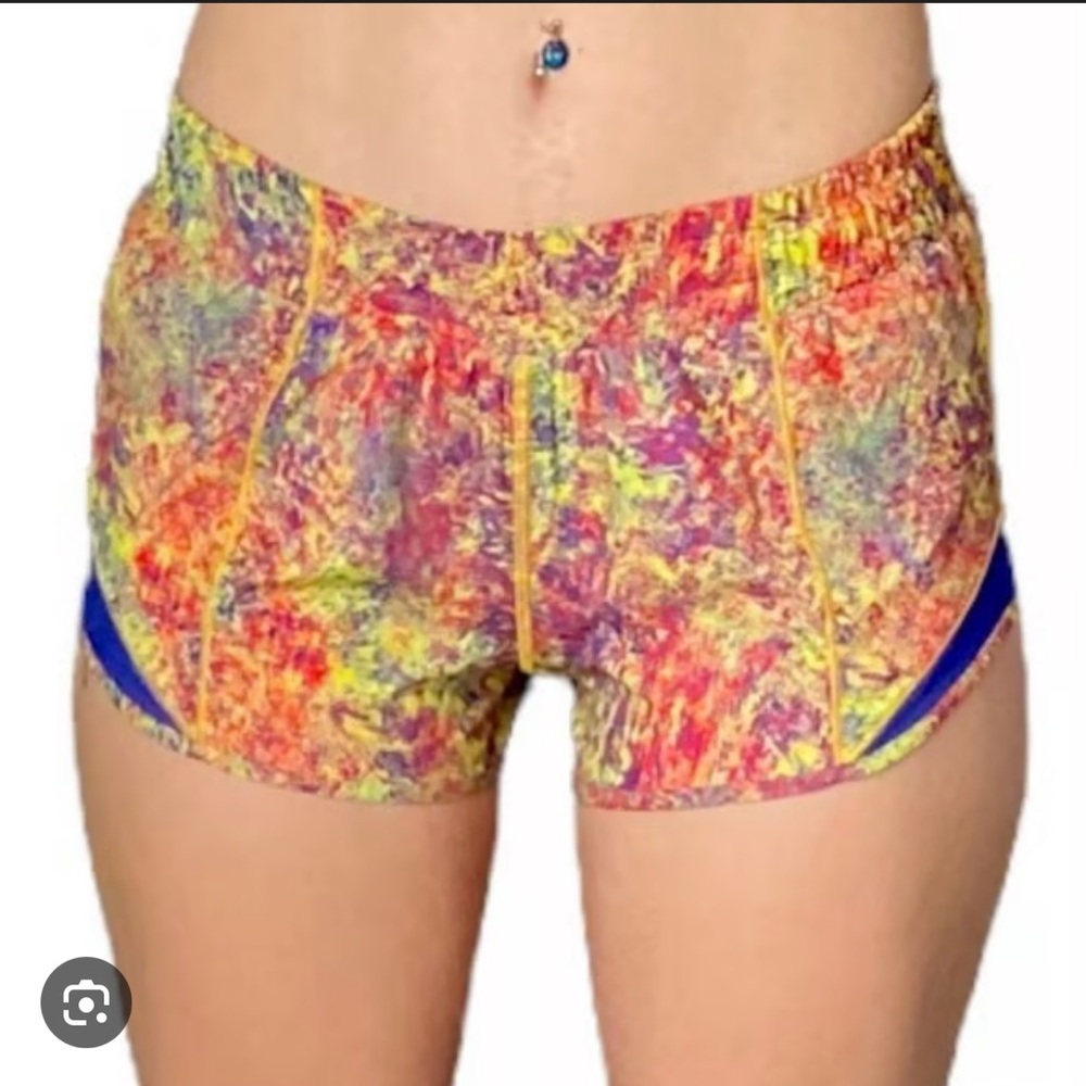 LULULEMON athletica sea-wheeze hotty hot 2.5”  Shorts. NWT